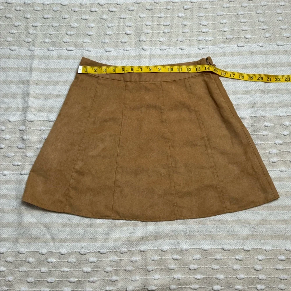 BCBGeneration faux suede A line seamed cognac/tan mini skirt size 8 - Picture 4 of 10